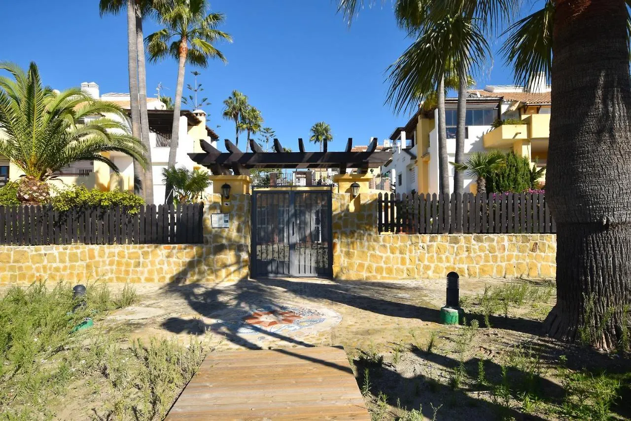 Apartment, Front Line Beach, In Las Arenas, Bahia De Marbella Lägenhet